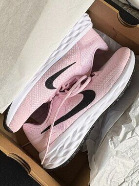 Nike Revolution 6 NN GS DD1096608 US 6Y Pink Foam / Black